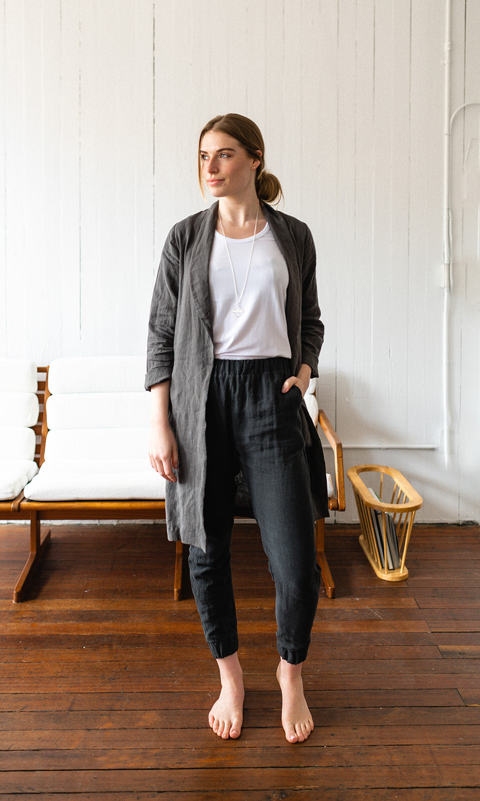 The Linen Joggers in Black